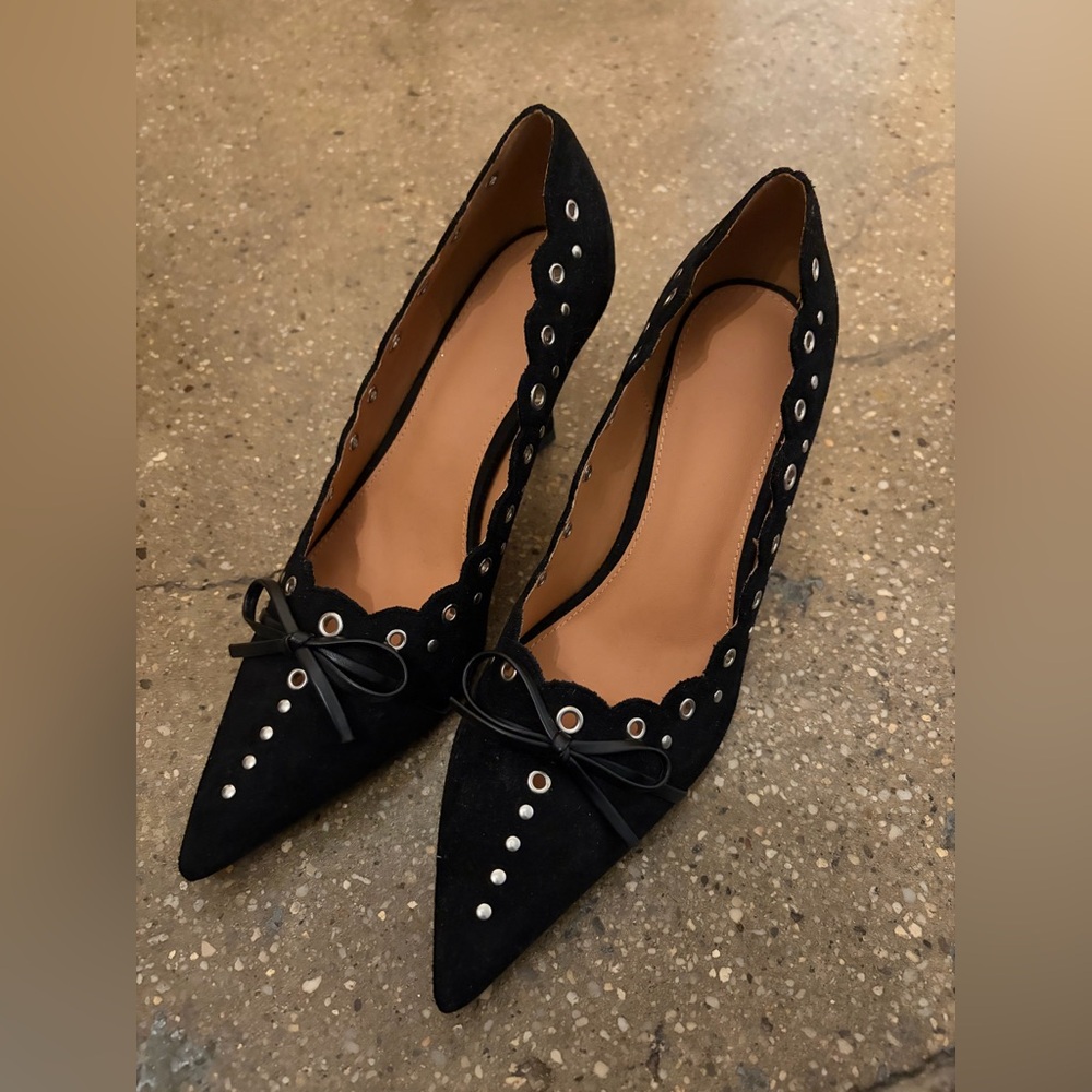 Black Pointed toe pumps